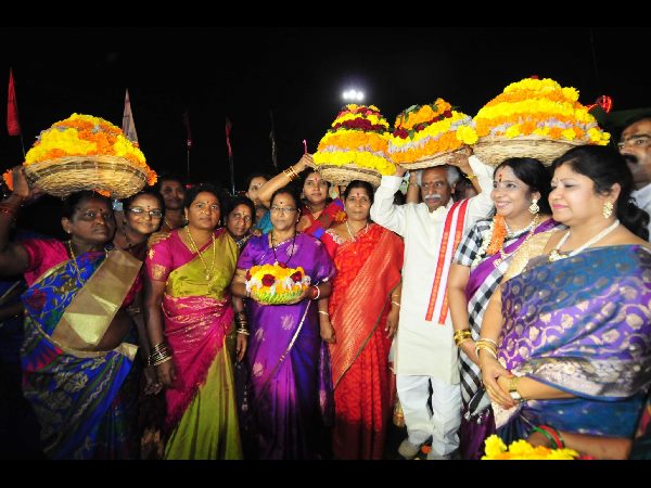 బతుకమ్మ సంబరాలు