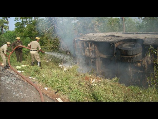 పెళ్లి బృందంలో 15 మంది దుర్మరణం