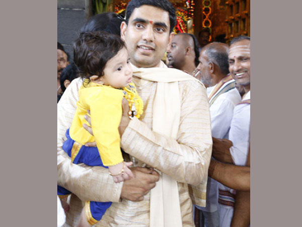 లోకేష్ ఒళ్లో కొడుకు