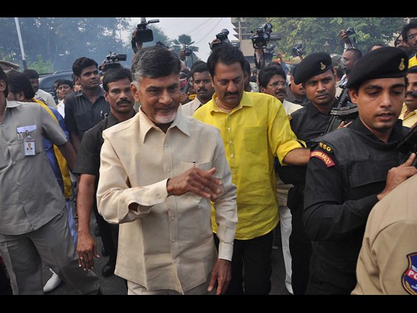 బాబుకు ఘన స్వాగతం