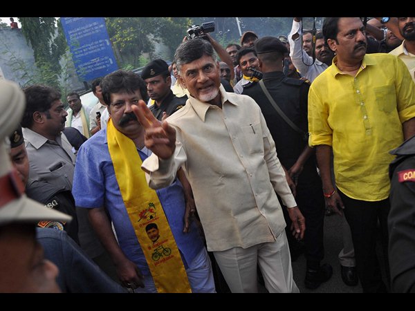 బాబుకు ఘన స్వాగతం