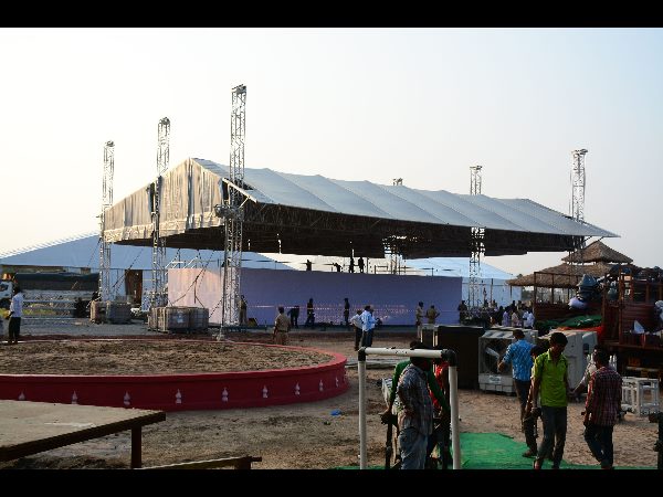 అన్ని రోడ్లు అటు వైపే: అమరావతికి వెళ్లే వారు ఏ రూట్లో ఎలా అన్ని రోడ్లు అటు వైపే: అమరావతికి వెళ్లే వారు ఏ రూట్లో ఎలా