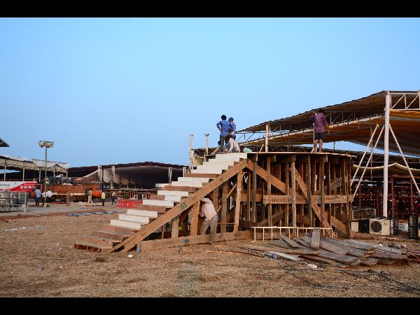 అన్ని రోడ్లు అటు వైపే: అమరావతికి వెళ్లే వారు ఏ రూట్లో ఎలా అన్ని రోడ్లు అటు వైపే: అమరావతికి వెళ్లే వారు ఏ రూట్లో ఎలా