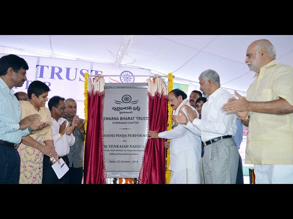 బెదిరింపులకు ఎవరూ లొంగరు, ఐదేళ్ల తర్వాత ప్రశ్నించండి: వెంకయ్య