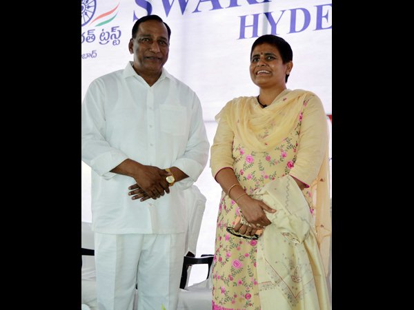 బెదిరింపులకు ఎవరూ లొంగరు, ఐదేళ్ల తర్వాత ప్రశ్నించండి: వెంకయ్య