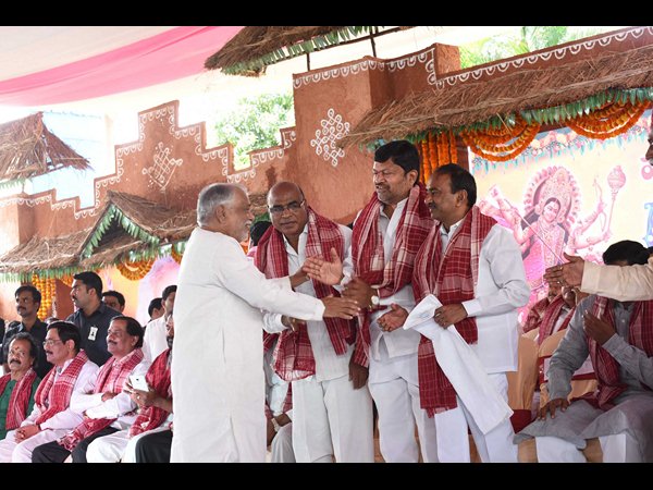 అలయ్ బలయ్ అంటే తెలుసా?: 'దత్తాత్రేయ ప్రజల మనిషి', ప్రధాని మోడీ సందేశం