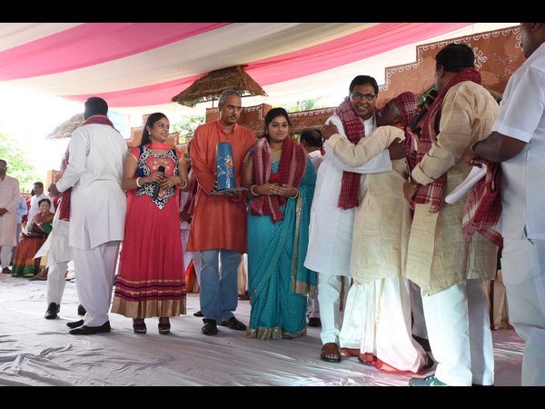 అలయ్ బలయ్ అంటే తెలుసా?: 'దత్తాత్రేయ ప్రజల మనిషి', ప్రధాని మోడీ సందేశం