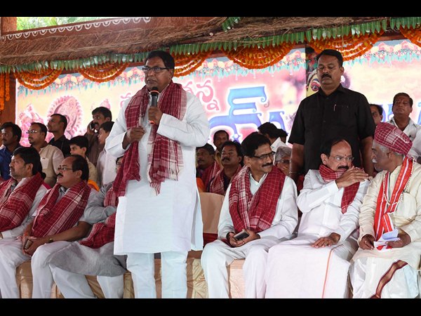 అలయ్ బలయ్ అంటే తెలుసా?: 'దత్తాత్రేయ ప్రజల మనిషి', ప్రధాని మోడీ సందేశం