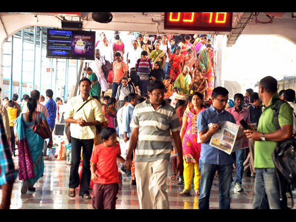 భారీగా ట్రాఫిక్ జామ్