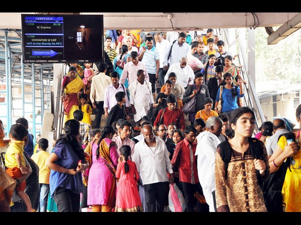 భారీగా ట్రాఫిక్ జామ్