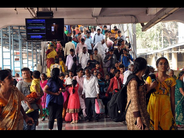 భారీగా ట్రాఫిక్ జామ్