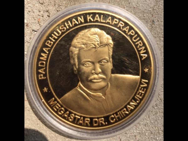  చిరంజీవి పేరిట బంగారు నాణేలను విడుదల చేసిన కానా