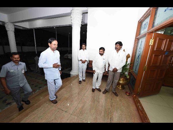 క్యాంప్ ఆఫీస్‌కు కెసిఆర్