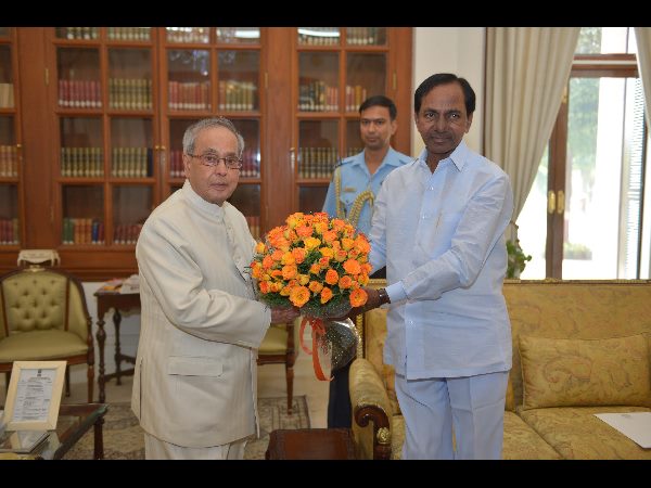 ప్రణబ్‌కి ఆహ్వానం
