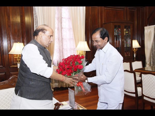 హోంమంత్రితో కెసిఆర్