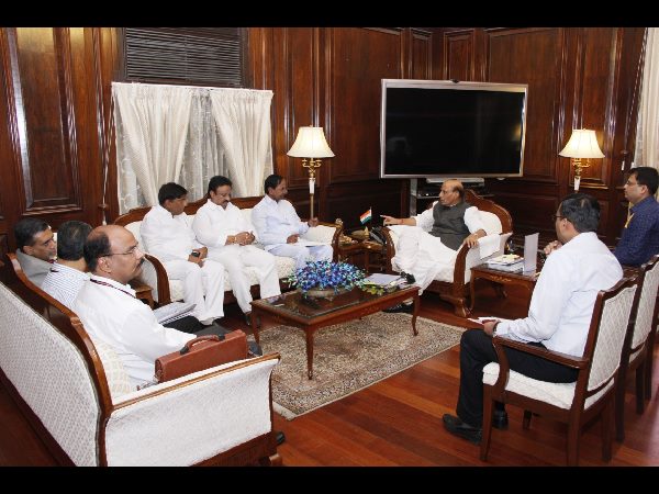 హోంమంత్రితో కెసిఆర్