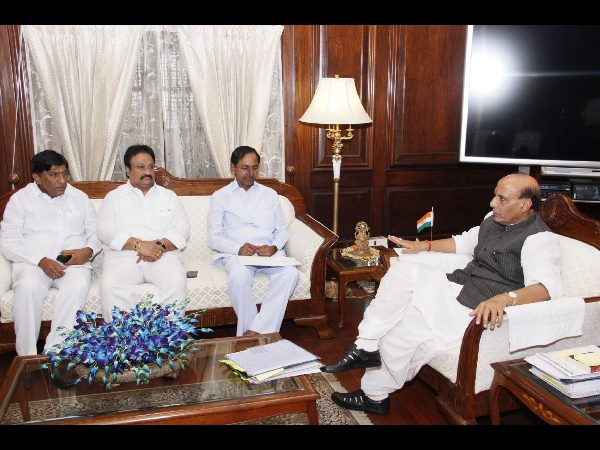 హోంమంత్రితో కెసిఆర్