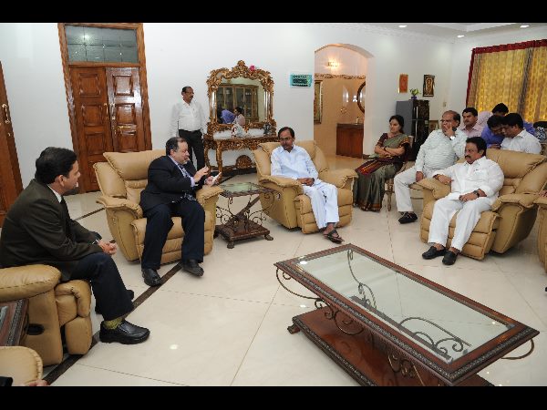 కెసిఆర్‌తో ప్రతినిధులు