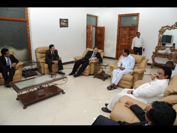 కెసిఆర్‌తో ప్రతినిధులు