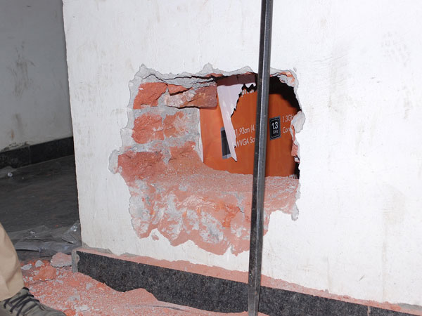 Smart phones stolen from a mobile shop Smart phones stolen from a mobile shop