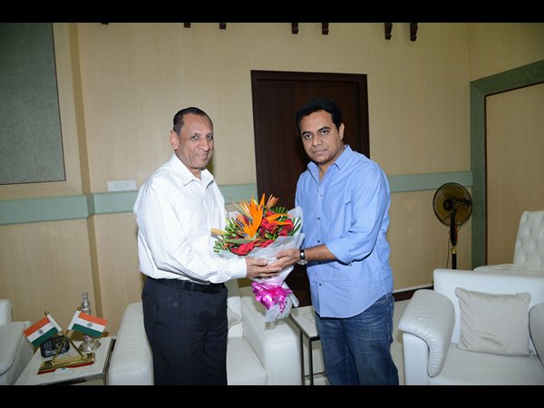 గవర్నర్‌కు ఆహ్వానం