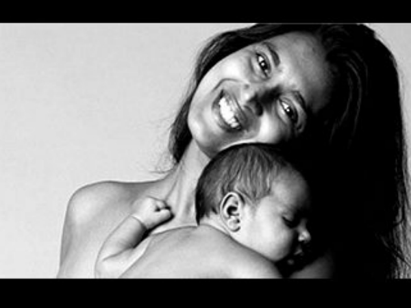 Actress Kasthuri goes topless for a good cause Actress Kasthuri goes topless for a good cause