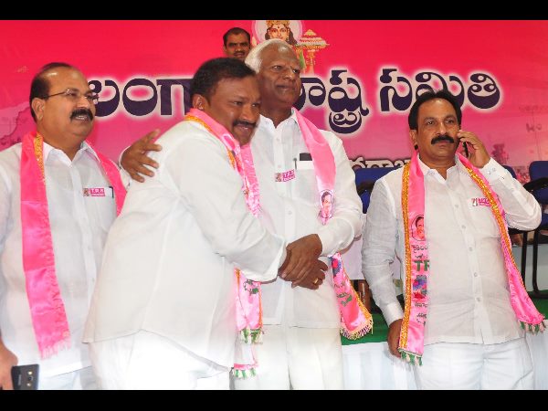 Nitish Kumar is praising our water grid: KCR