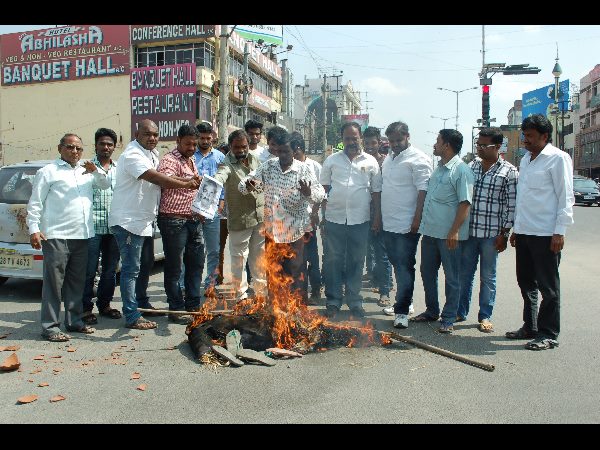  రాధాకృష్ణ దిష్టిబొమ్మ దగ్ధం