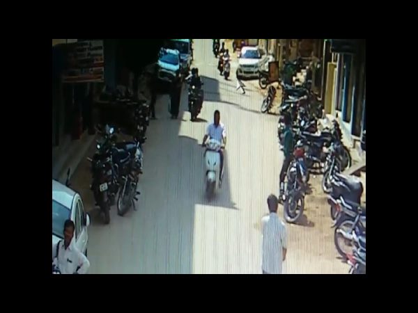 చైన్ స్నాచర్లు