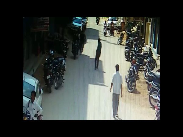 చైన్ స్నాచర్లు