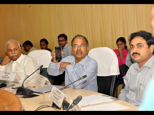 దీపావళికి ప్రత్యేక రైళ్లు