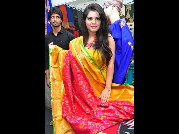 సిల్క్ ఎక్స్‌పో నటి స్వస్తి