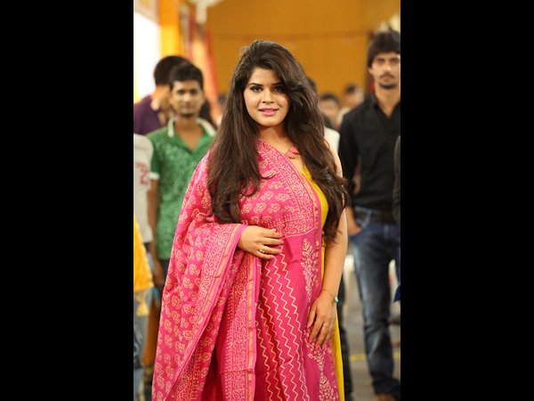 సిల్క్ ఎక్స్‌పో నటి స్వస్తి