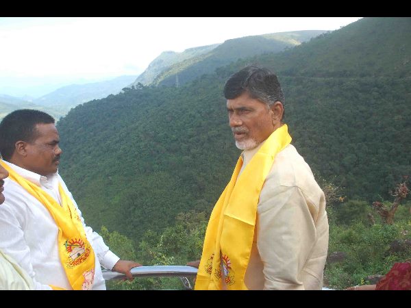  బాక్సైట్ తవ్వకాలు - 2010లో చంద్రబాబు పరిశీలన