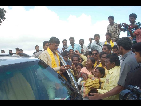  బాక్సైట్ తవ్వకాలు - 2010లో చంద్రబాబు పరిశీలన