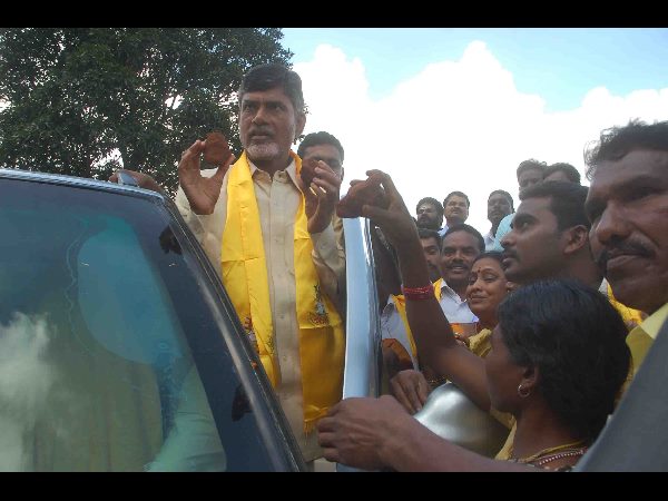 బాక్సైట్ తవ్వకాలు - 2010లో చంద్రబాబు పరిశీలన