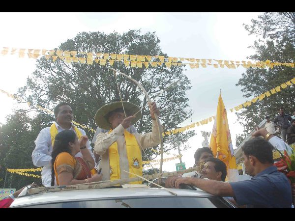  బాక్సైట్ తవ్వకాలు - 2010లో చంద్రబాబు పరిశీలన