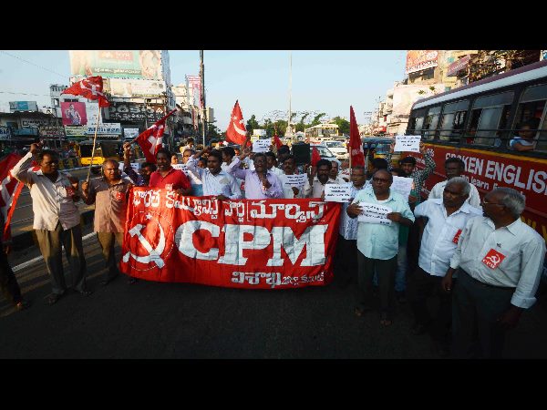 మాజీ మంత్రి మణికుమారి..