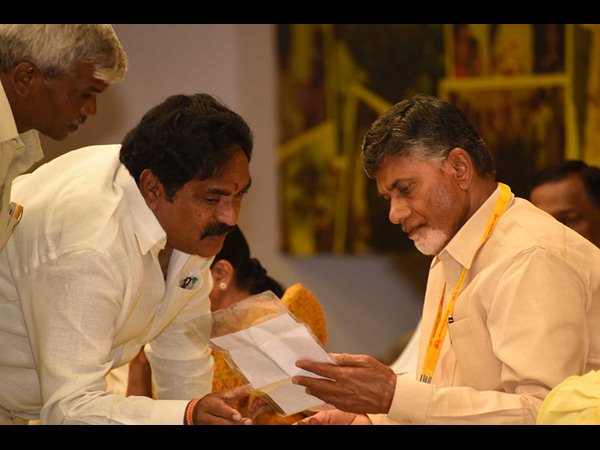 వరంగల్‌లో ప్రచారానికి రండి: ఎర్రబెల్లితో మాట్లాడి చెబుతానన్న బాబు