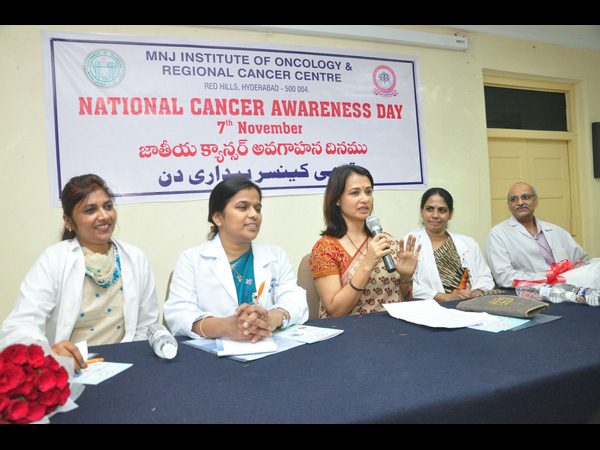క్యాన్సర్ చిన్నారులకు నటి అమల భరోసా