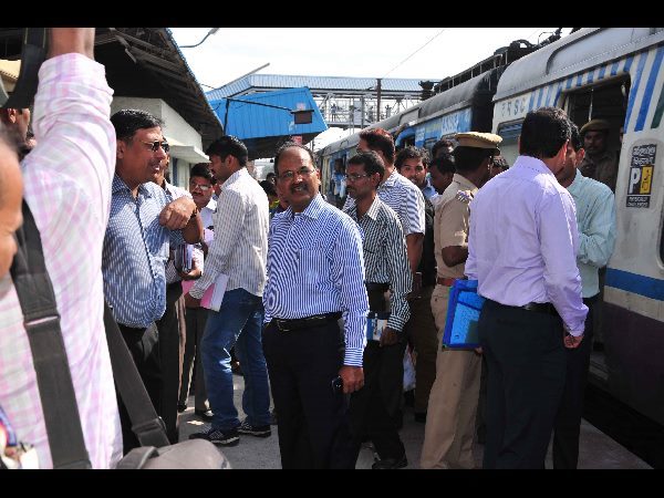 ఆలస్యంగా ఎంఎంటీఎస్‌ రైళ్లు