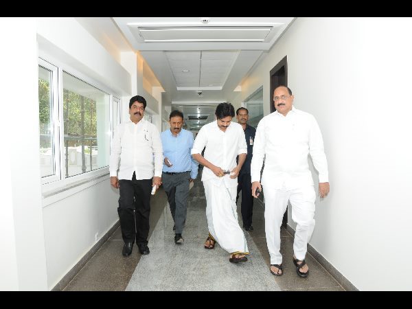 పంచెకట్టులో ఇలా..