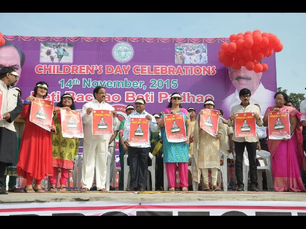 బెలూన్లు ఎగరేసి, సైకిల్ ర్యాలీని ప్రారంభించిన హీరో వరుణ్ సందేశ్