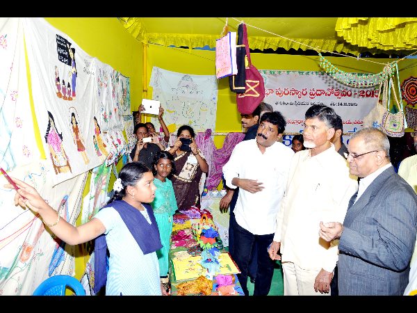  ఎన్టీఆర్, సత్యనాదెళ్ల సామాన్య కుటుంబ వచ్చిన వారే