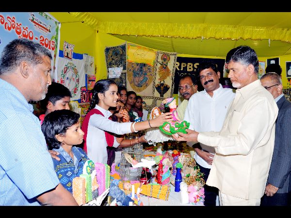ఎన్టీఆర్, సత్యనాదెళ్ల సామాన్య కుటుంబ వచ్చిన వారే