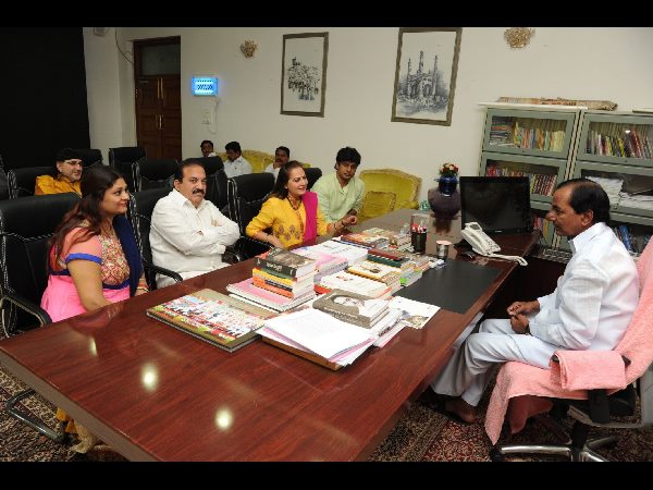 కెసిఆర్‌తో జయప్రద