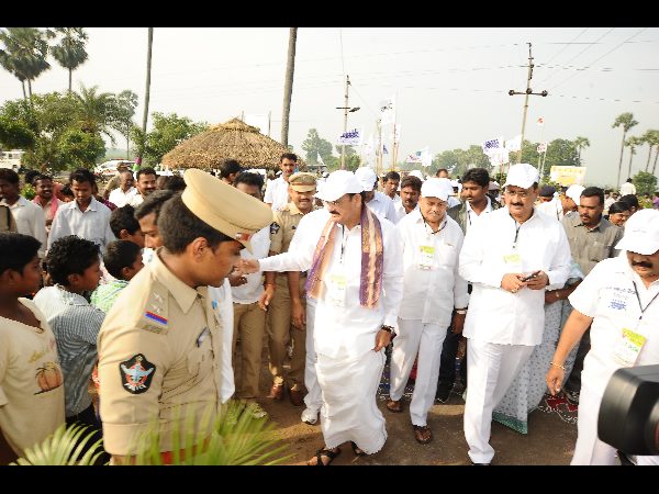 Venkaiah Naidu praises NTR