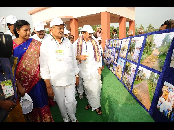 Venkaiah Naidu praises NTR