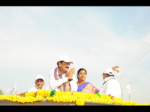 Venkaiah Naidu praises NTR