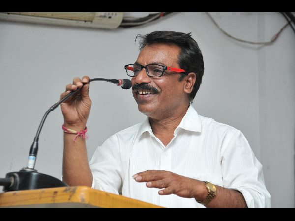 మాట్లాడుతున్న ప్రతాప రెడ్డి